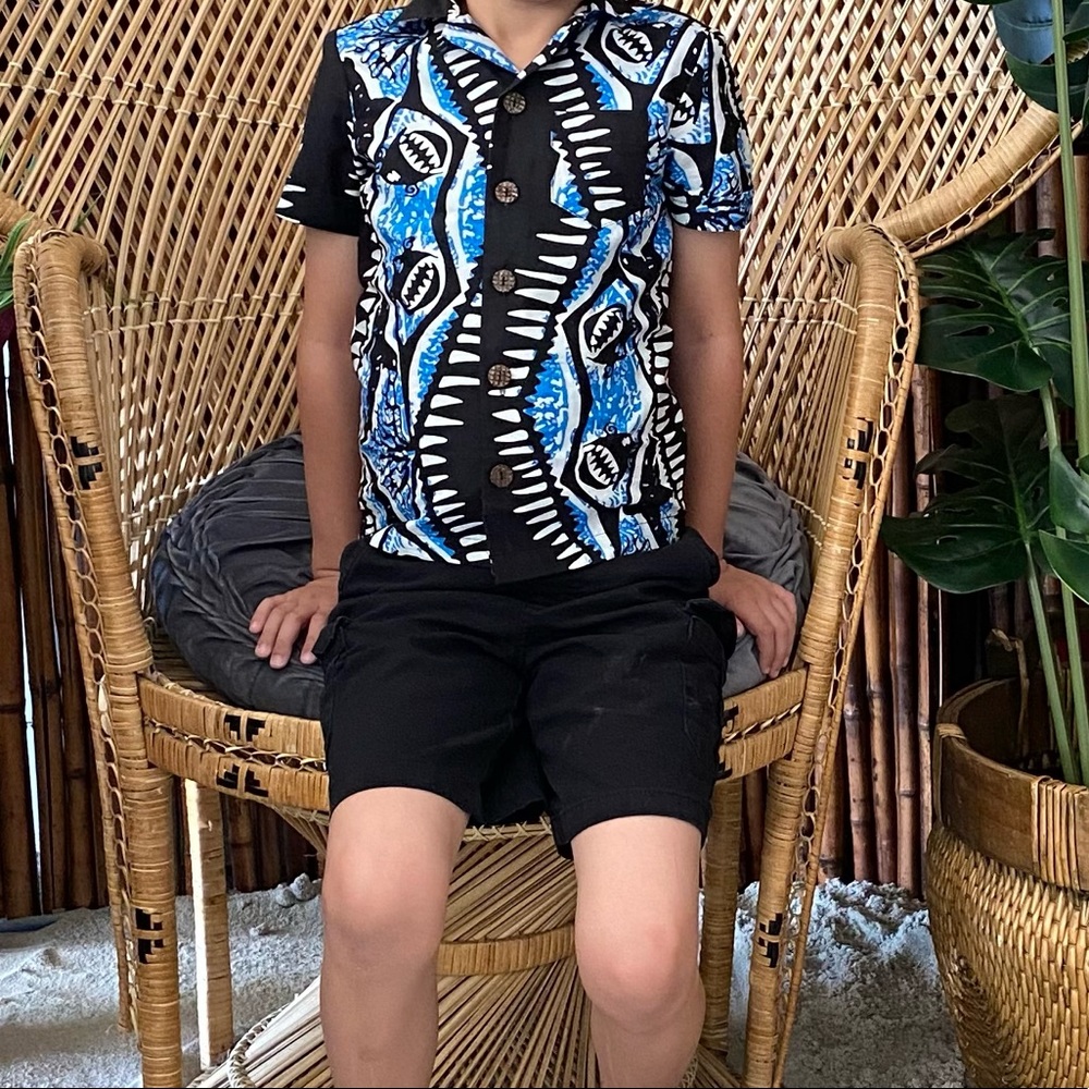 Boys Unique Vintage Alfred Shaheen Black Shark toddler shirt 5T